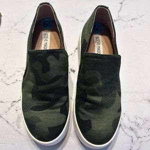 Steve Madden Zayna Camo Platform Sneaker